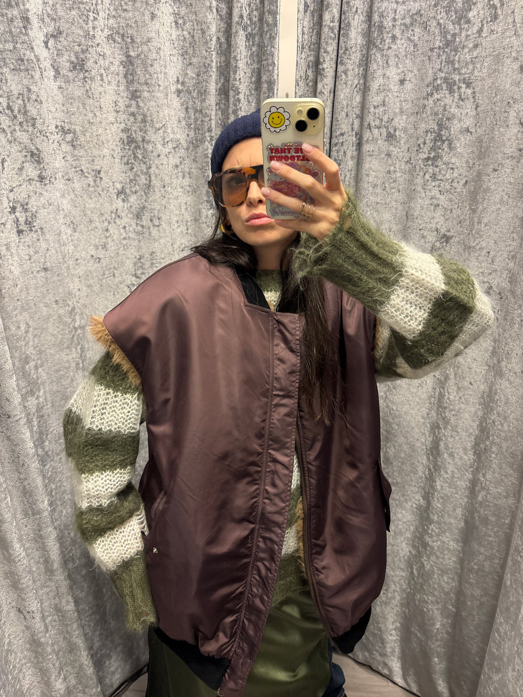 Smanicato in eco pelliccia con ricamo reversibile