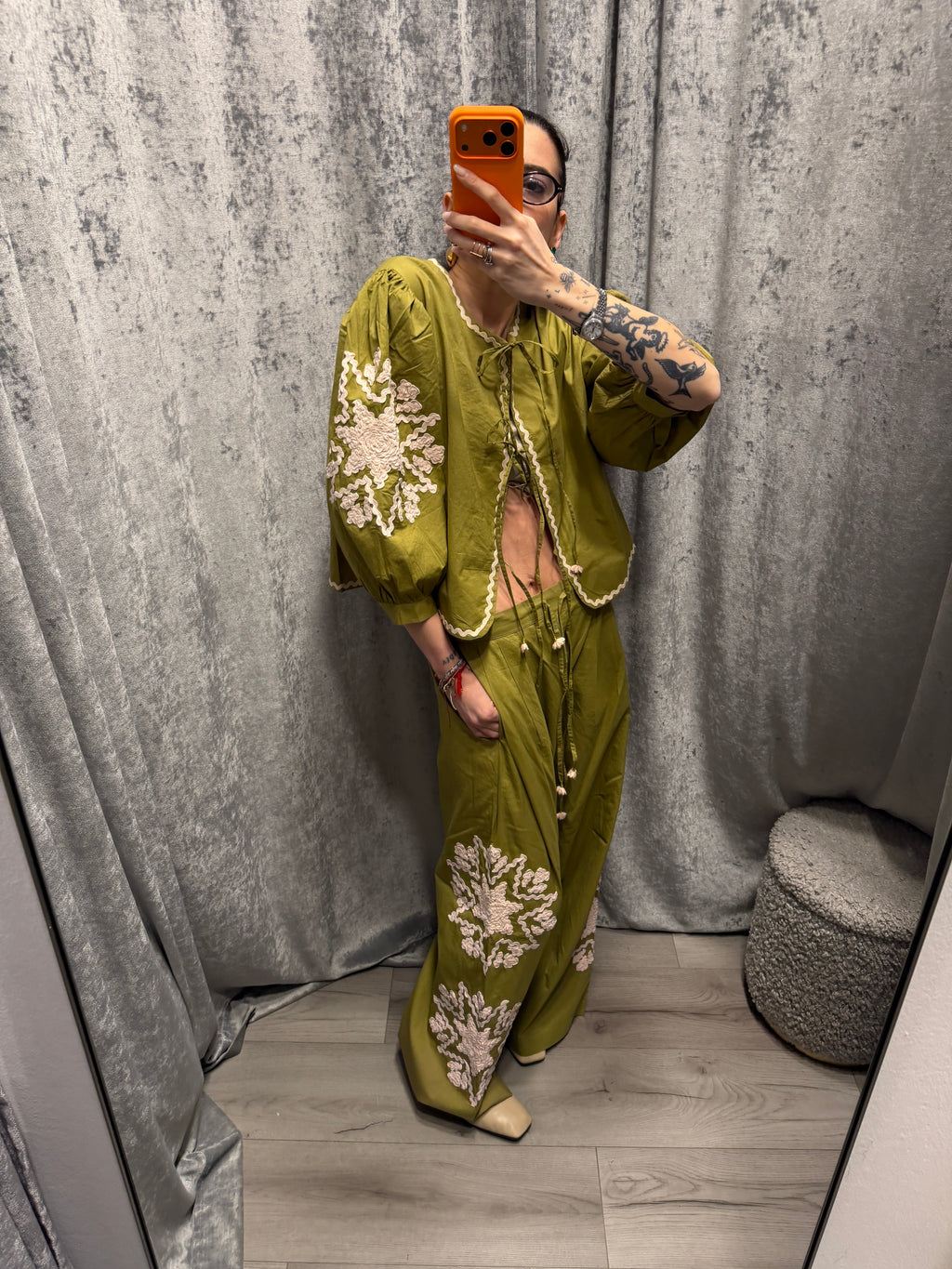Pantalone ricamato verde oliva