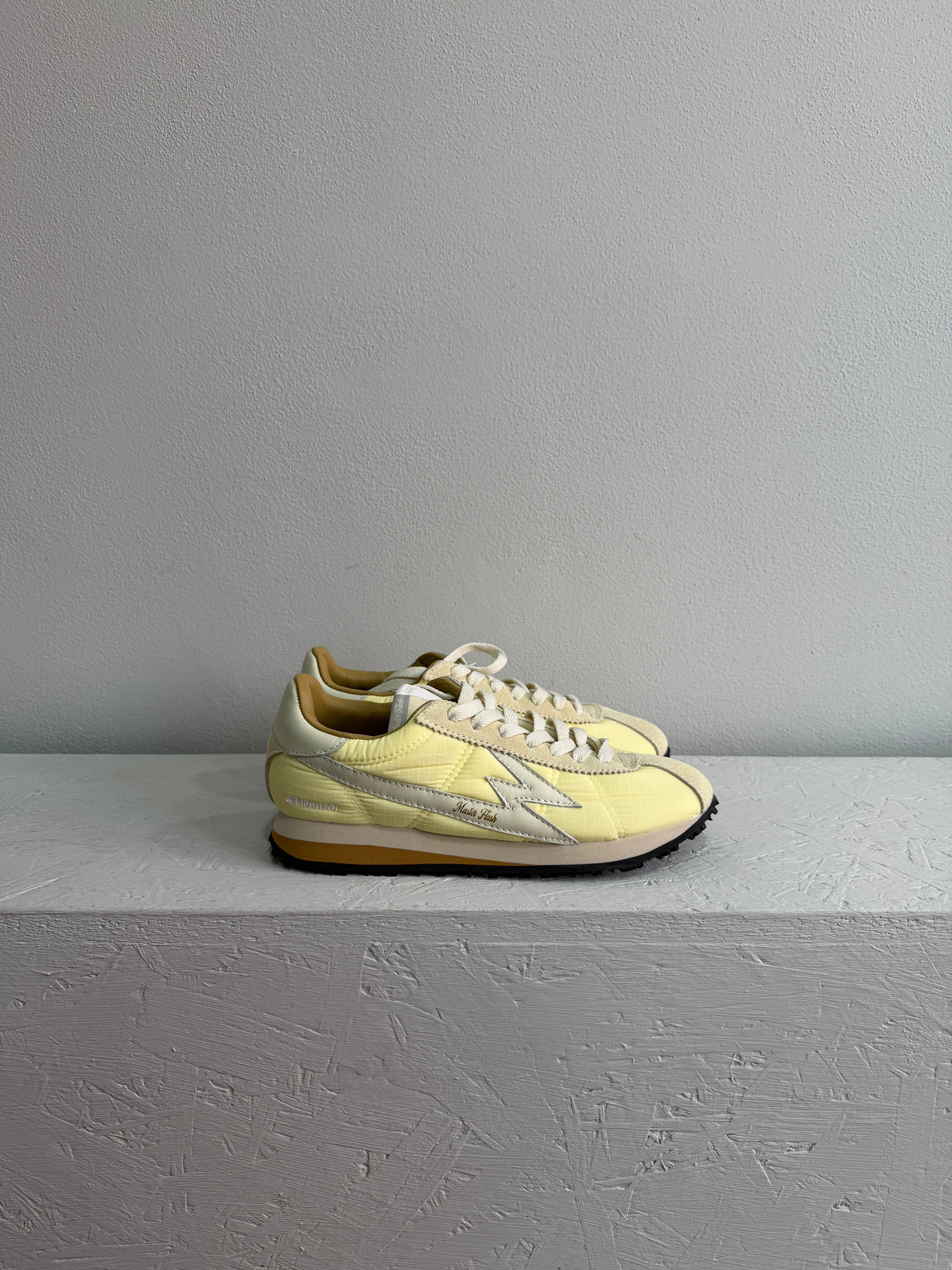 Sneaker in nylon giallo pastello