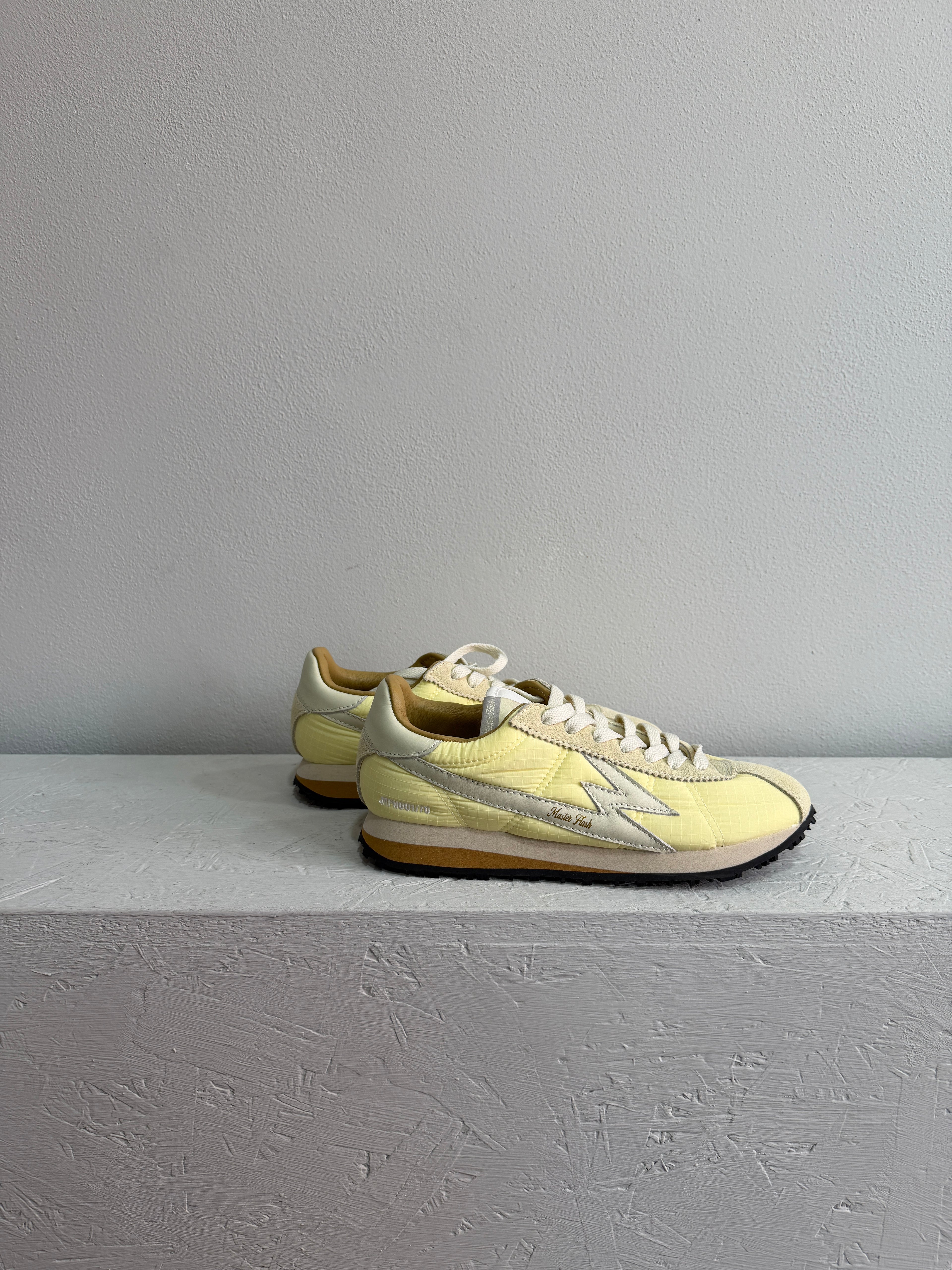 Sneaker in nylon giallo pastello