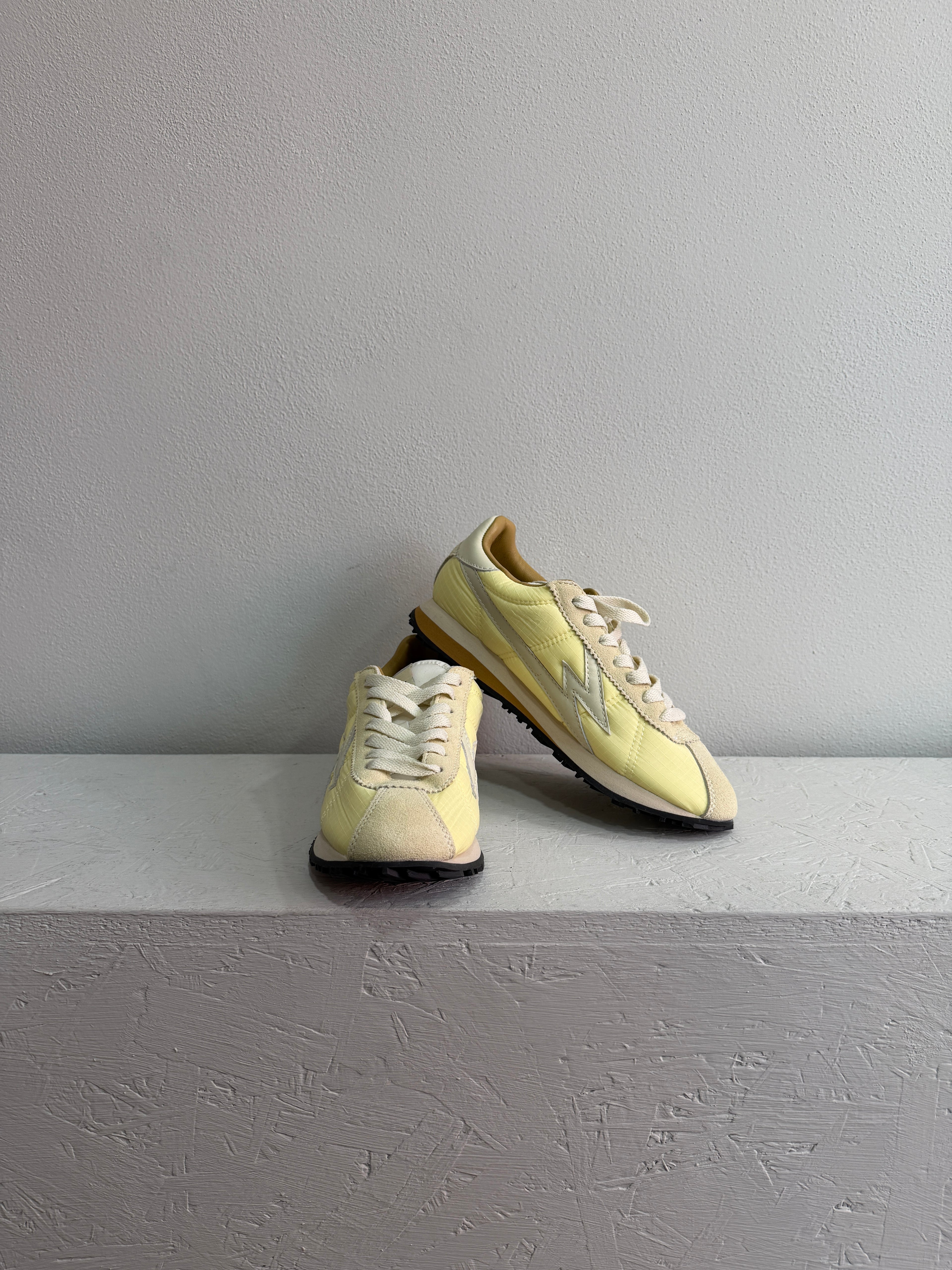 Sneaker in nylon giallo pastello