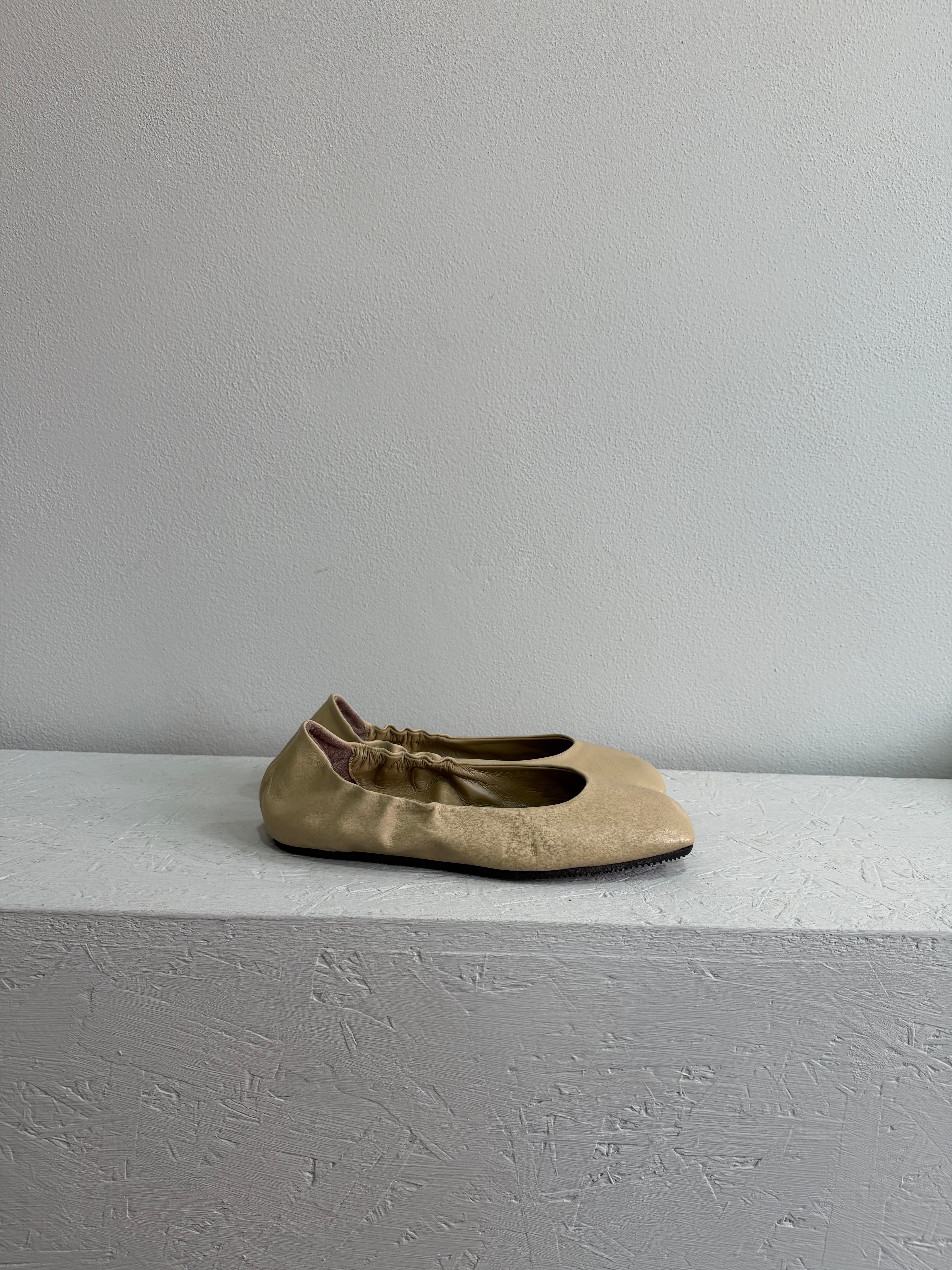 Ballerina in nappa beige