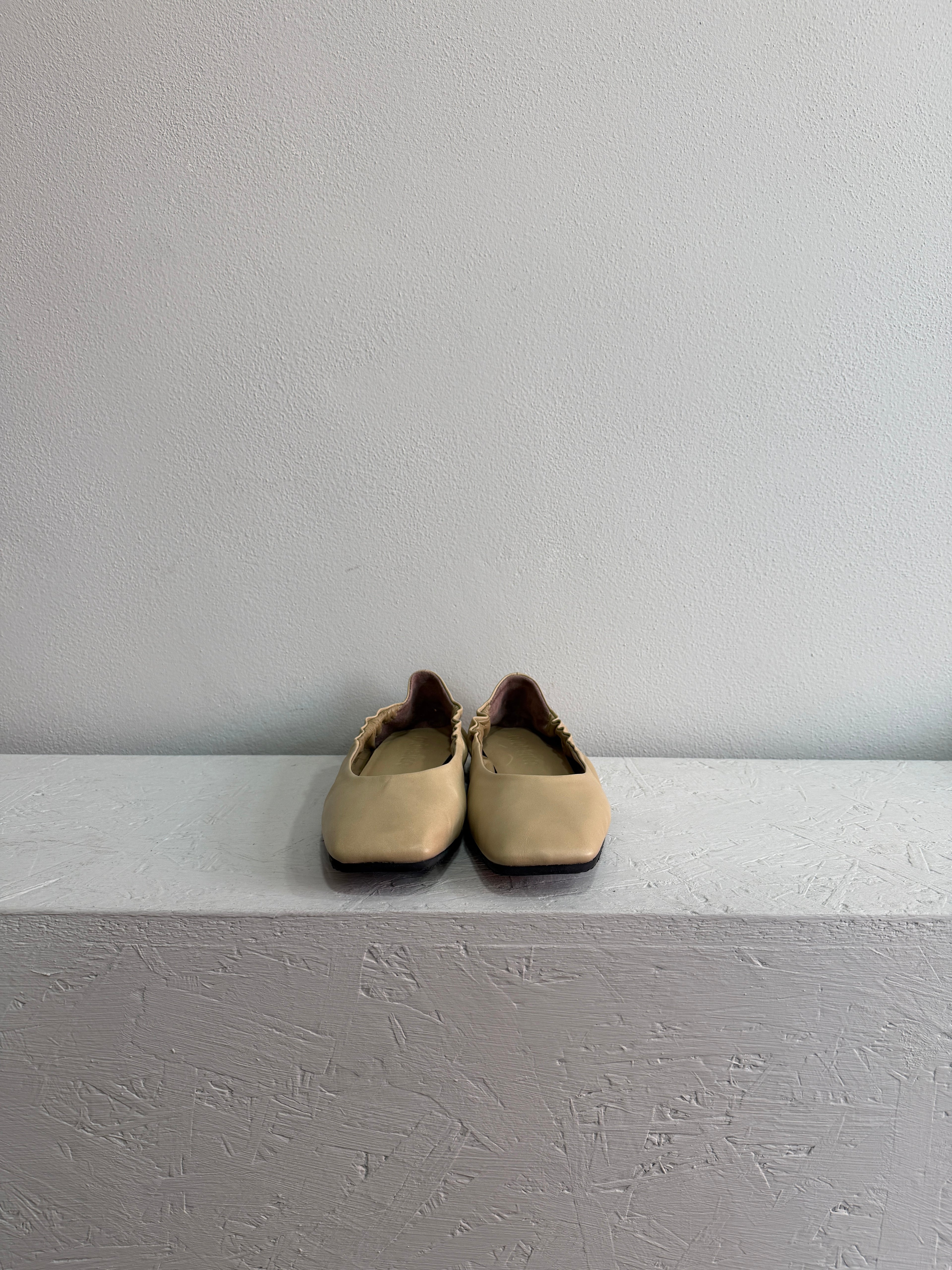 Ballerina in nappa beige