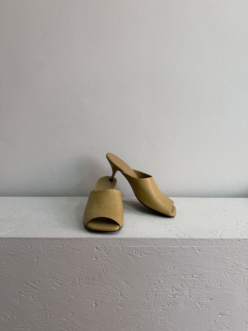 Mules in nappa beige