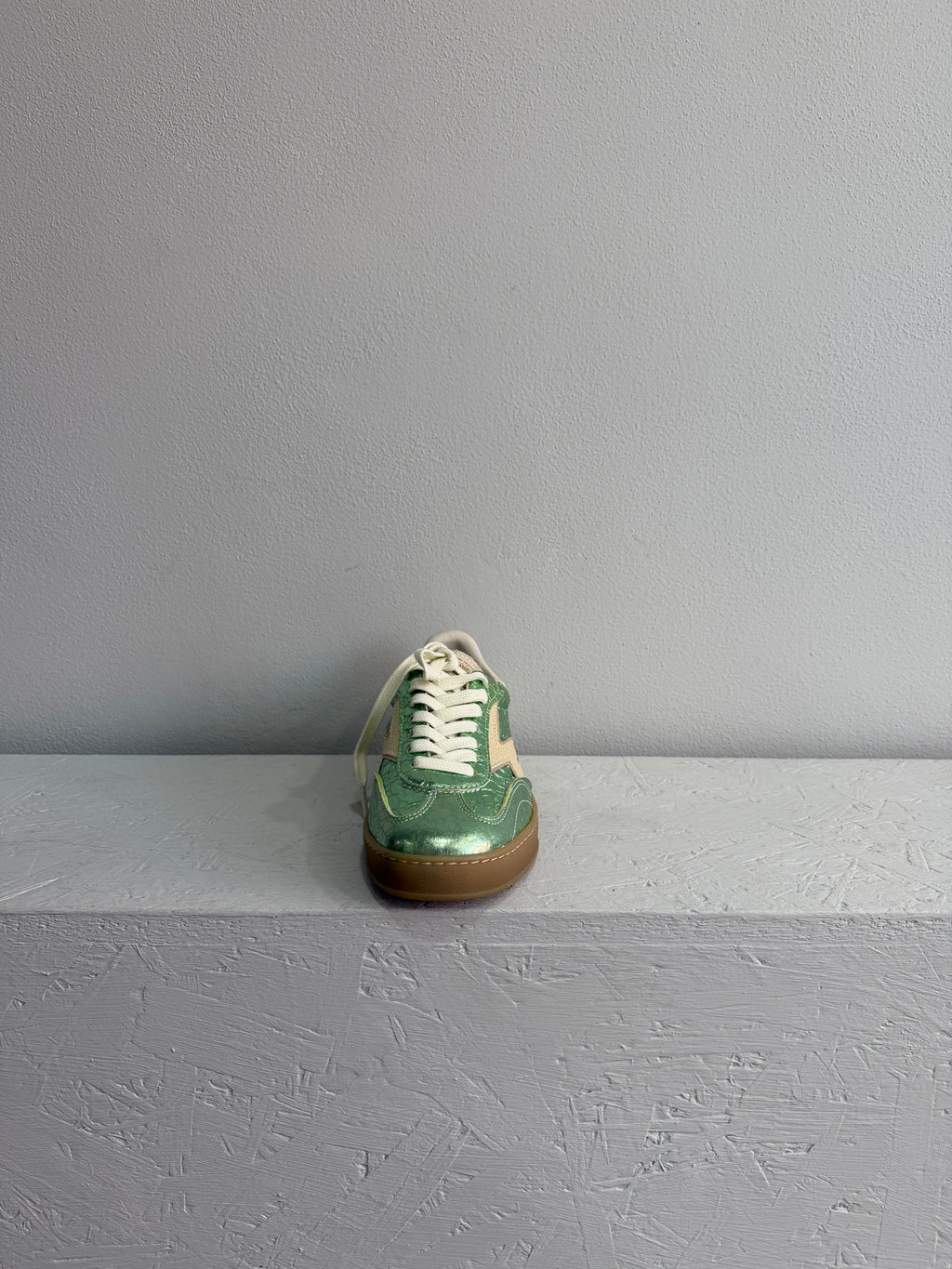 Sneaker laminata azzurra