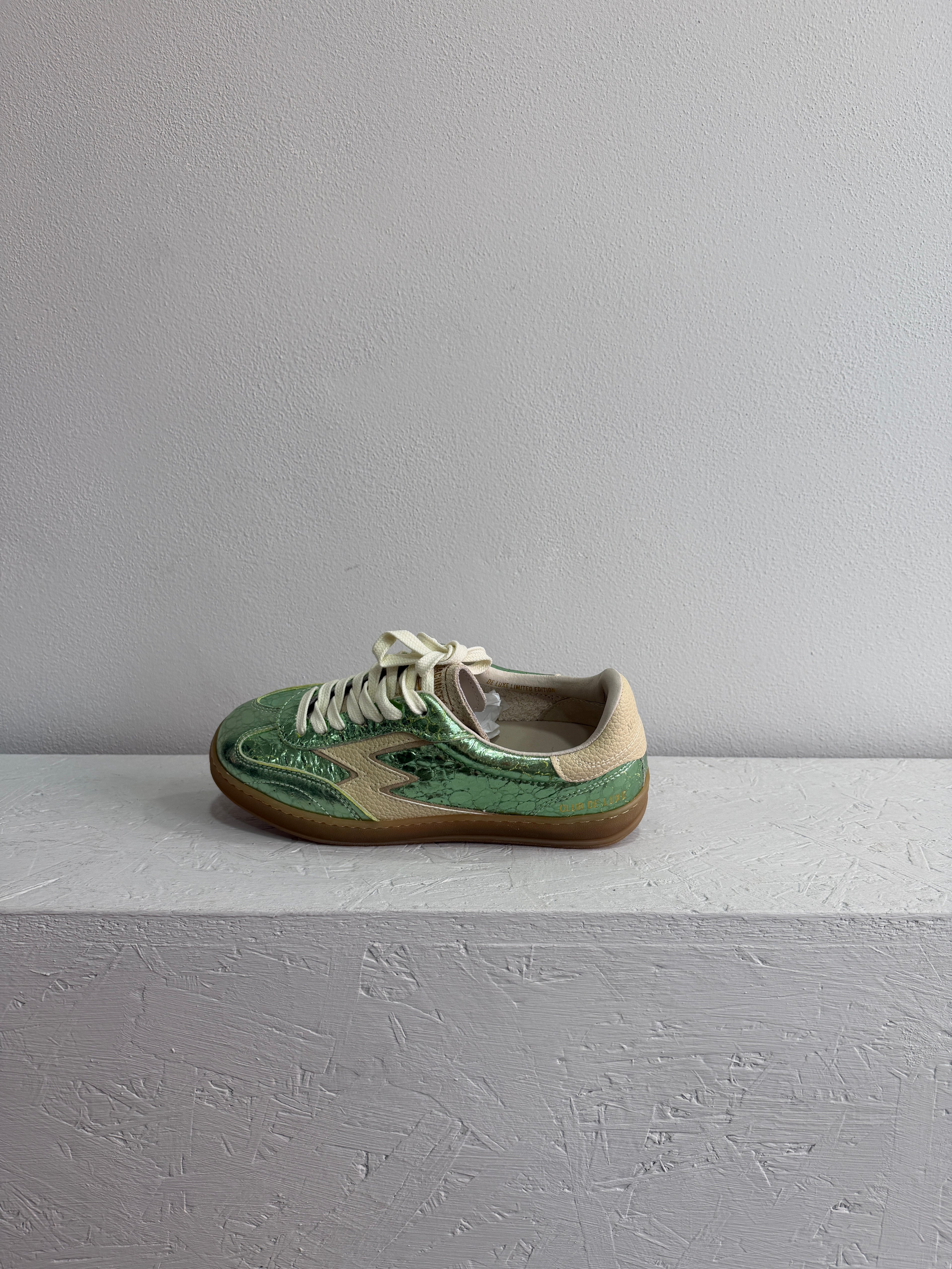 Sneaker laminata azzurra