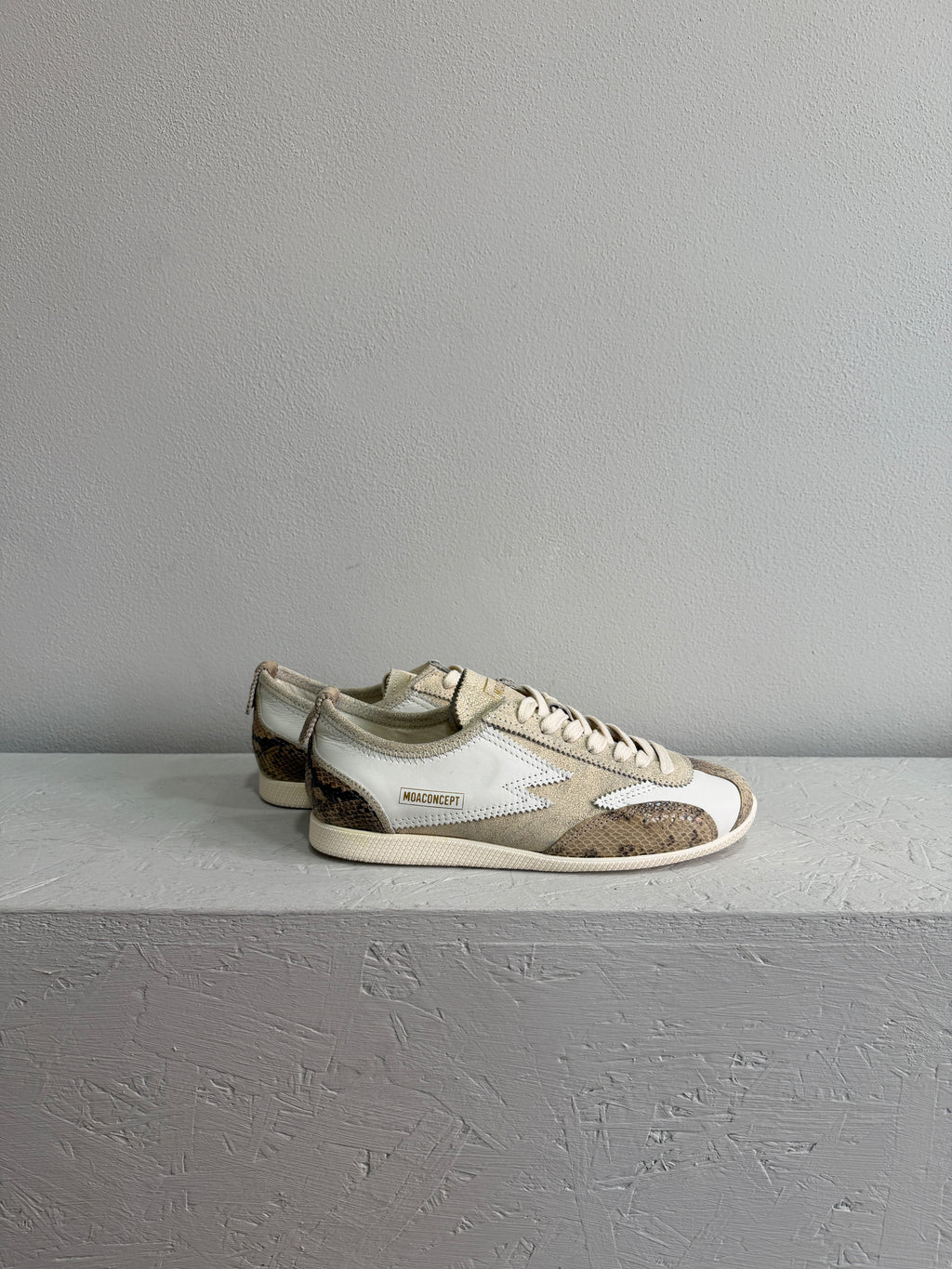 Sneaker dettaglio stampa pitone