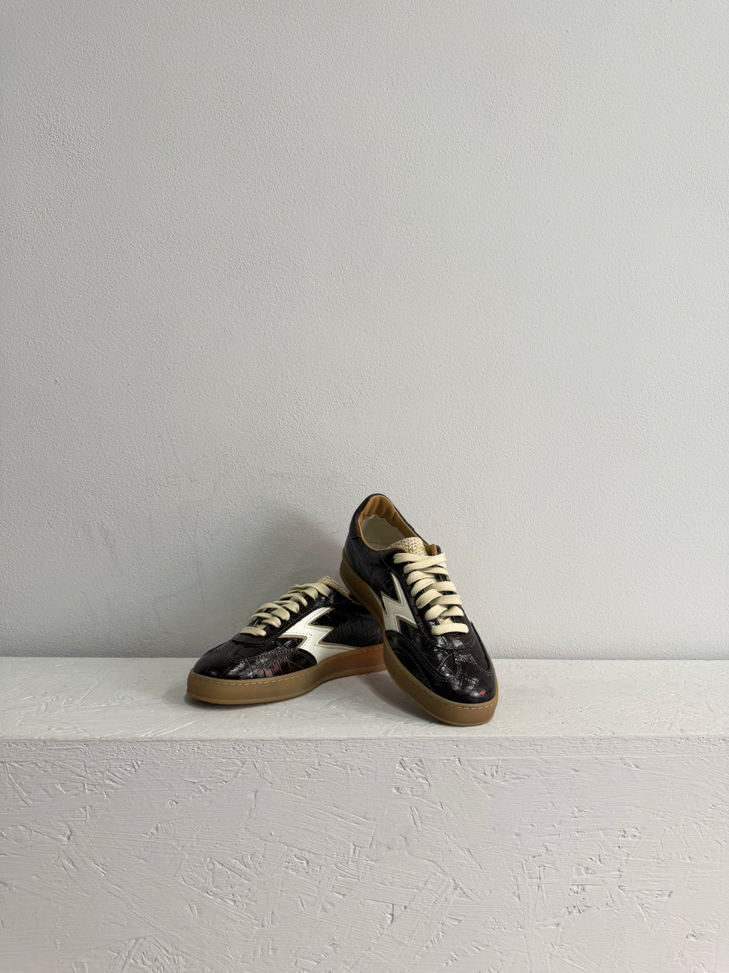 Sneakers in pelle effetto coccodrillo