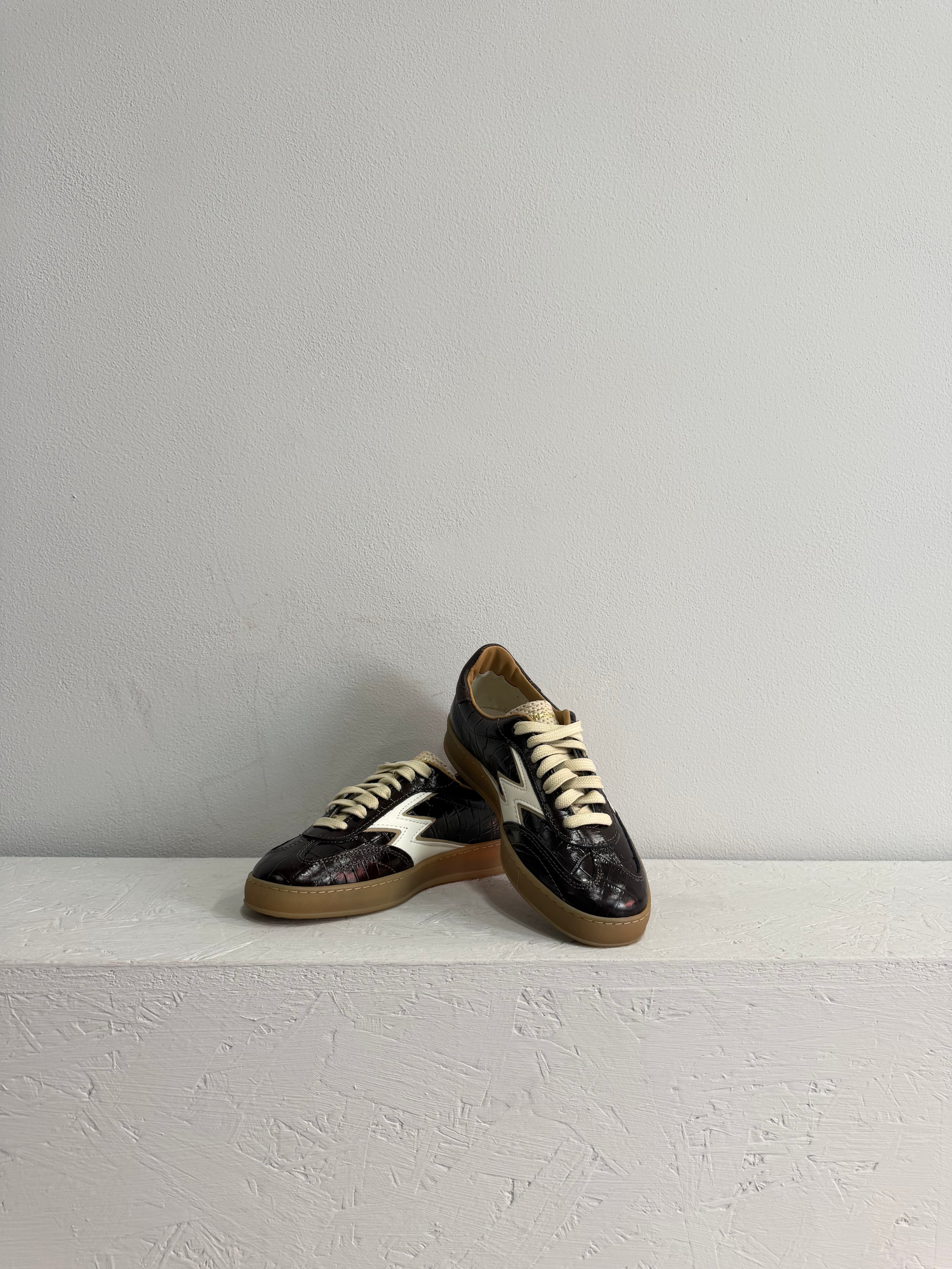 Sneakers in pelle effetto coccodrillo
