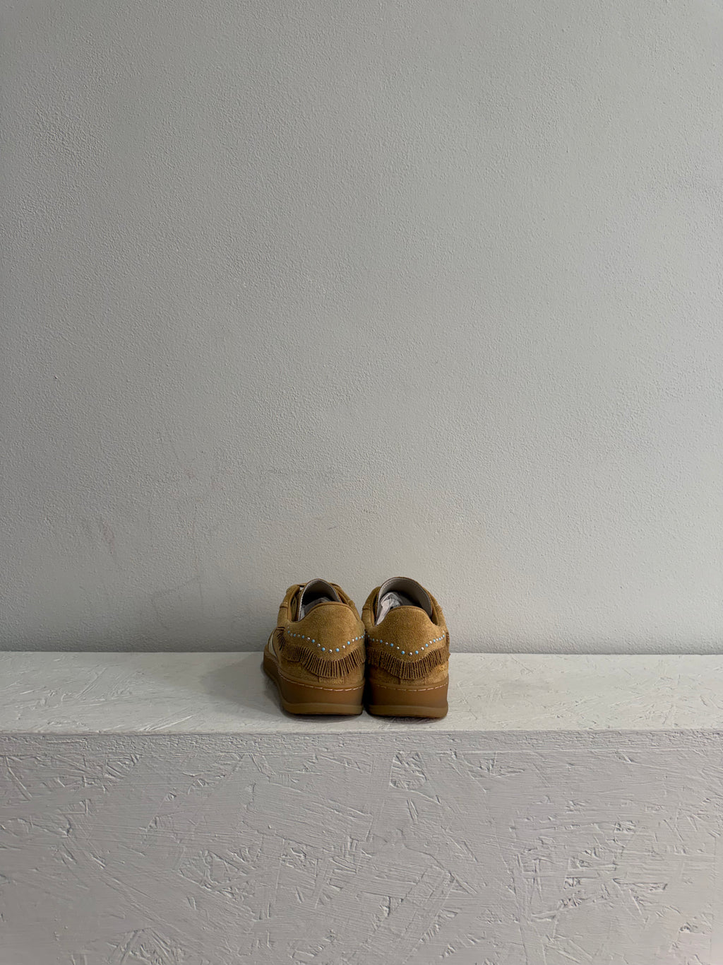 Sneaker in suede color cammello