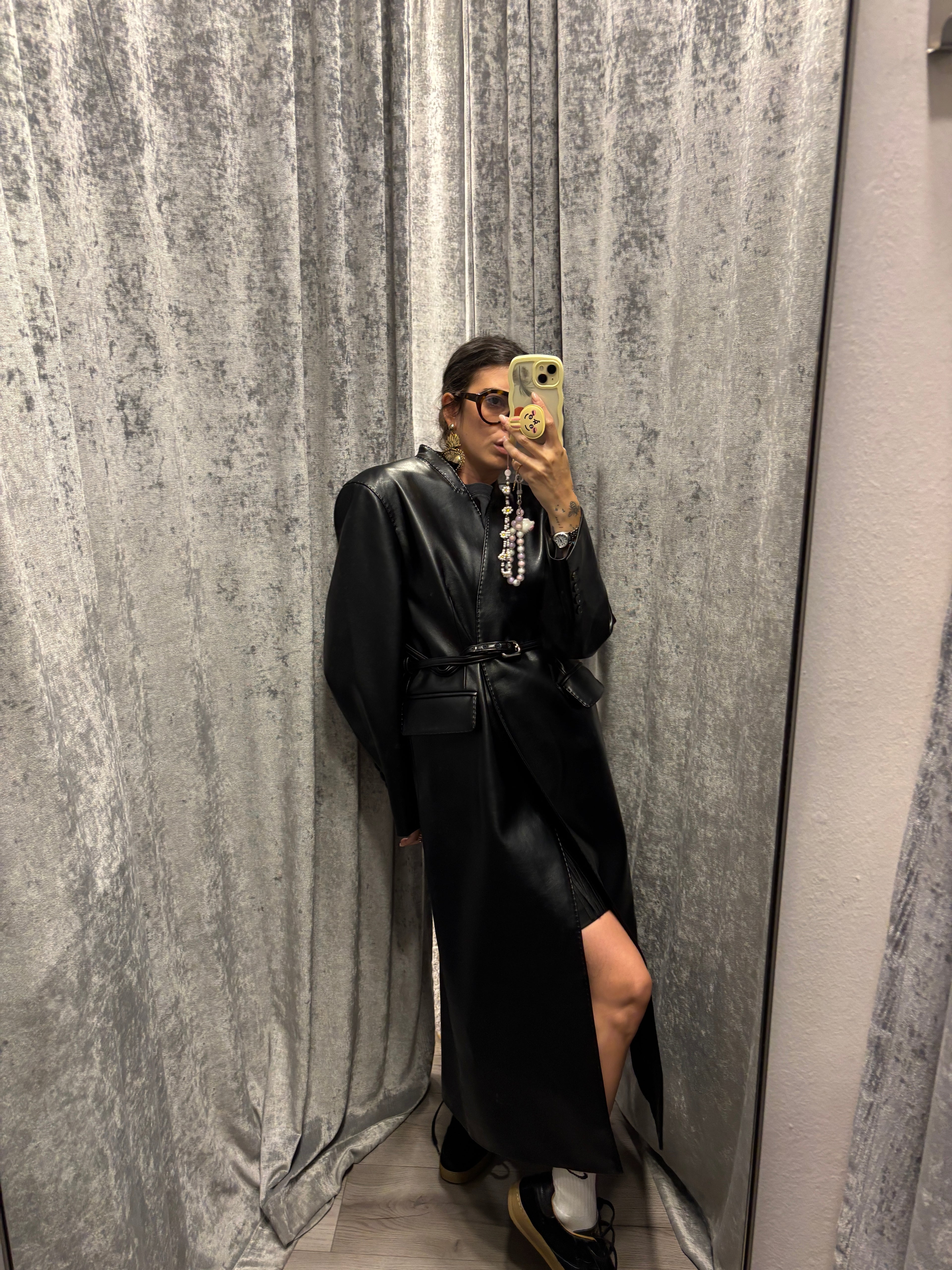 Trench lungo ecopelle con cintura