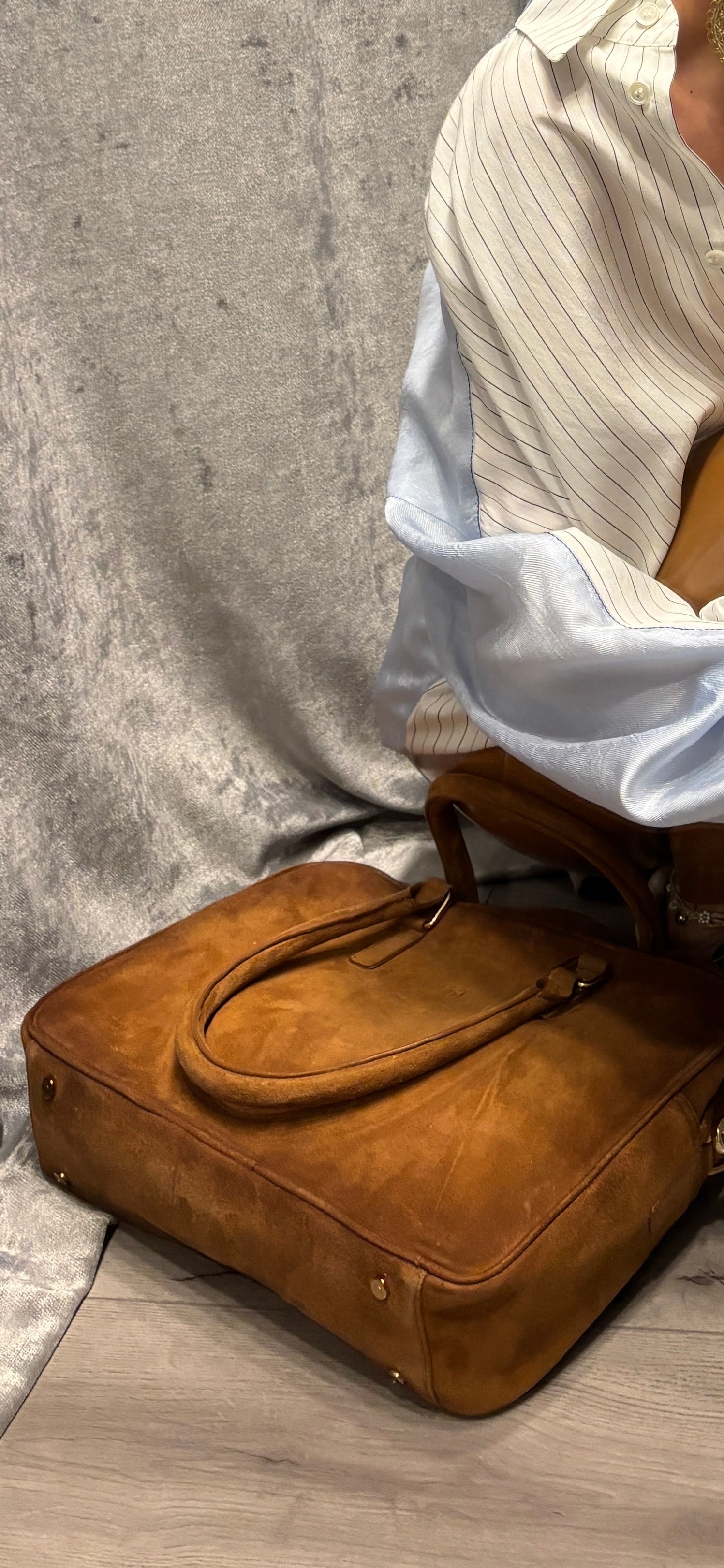 Borsa in suede con manici