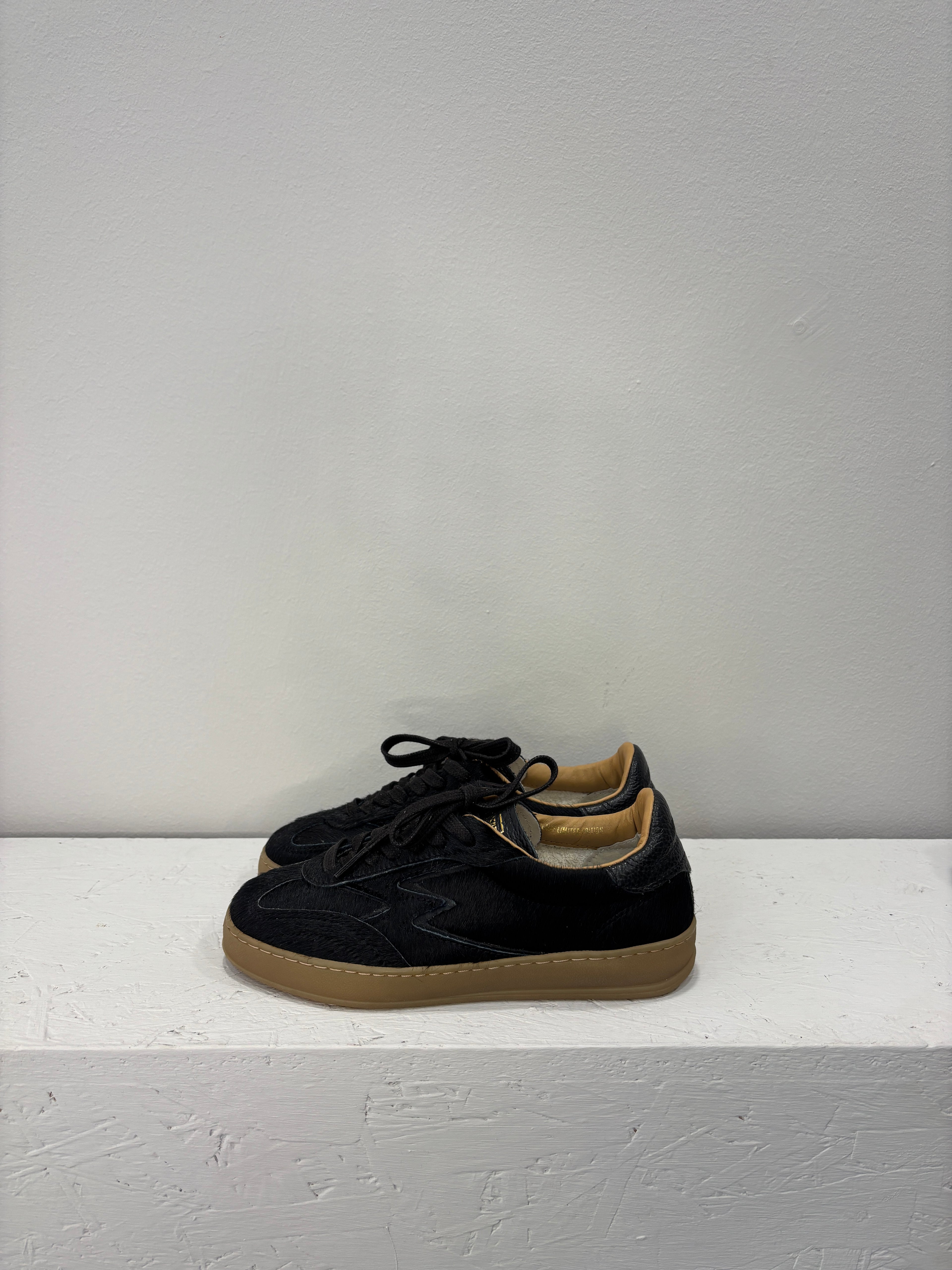 Sneakers in cavallino nero