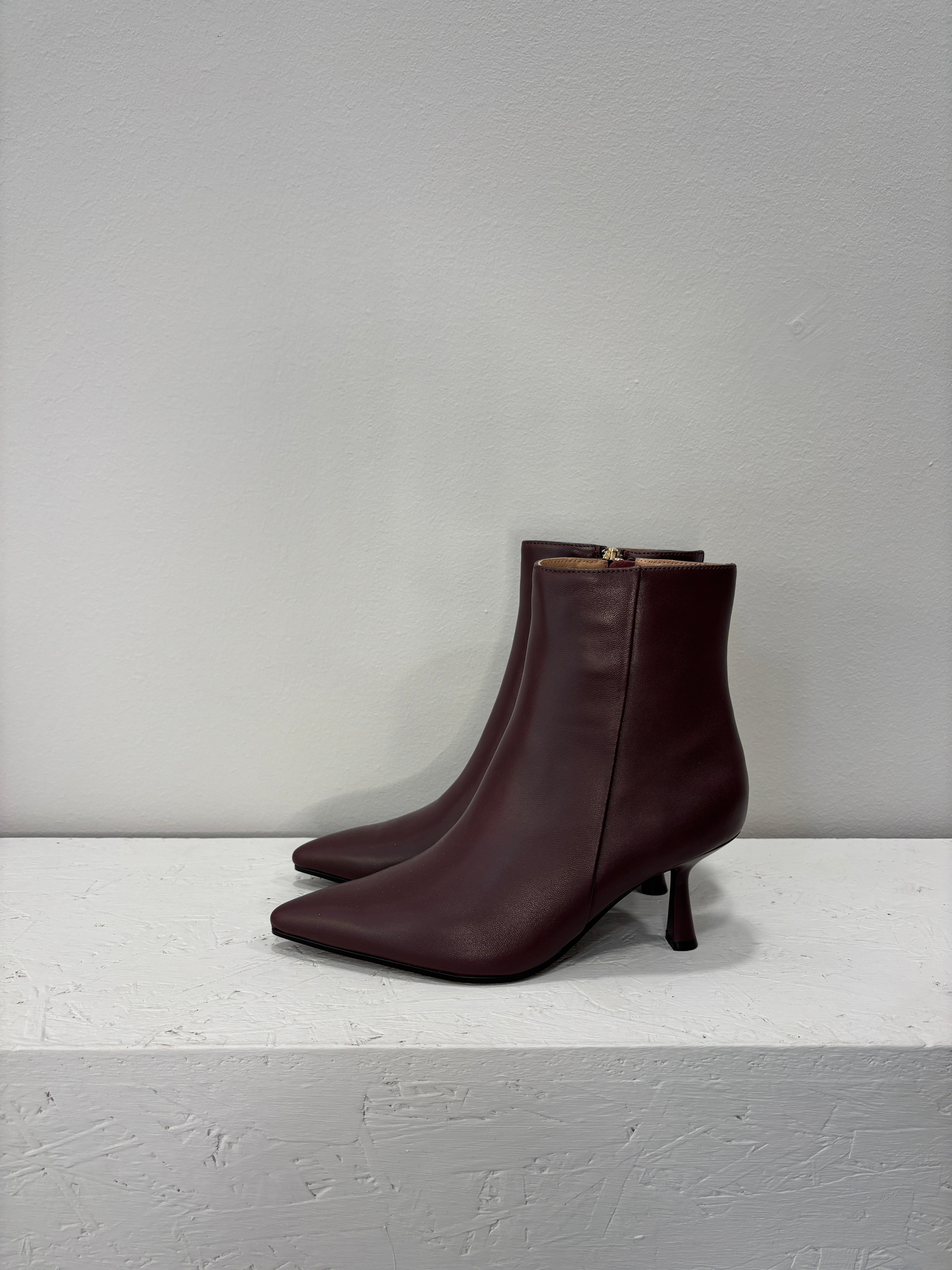 Stivaletto zip in pelle