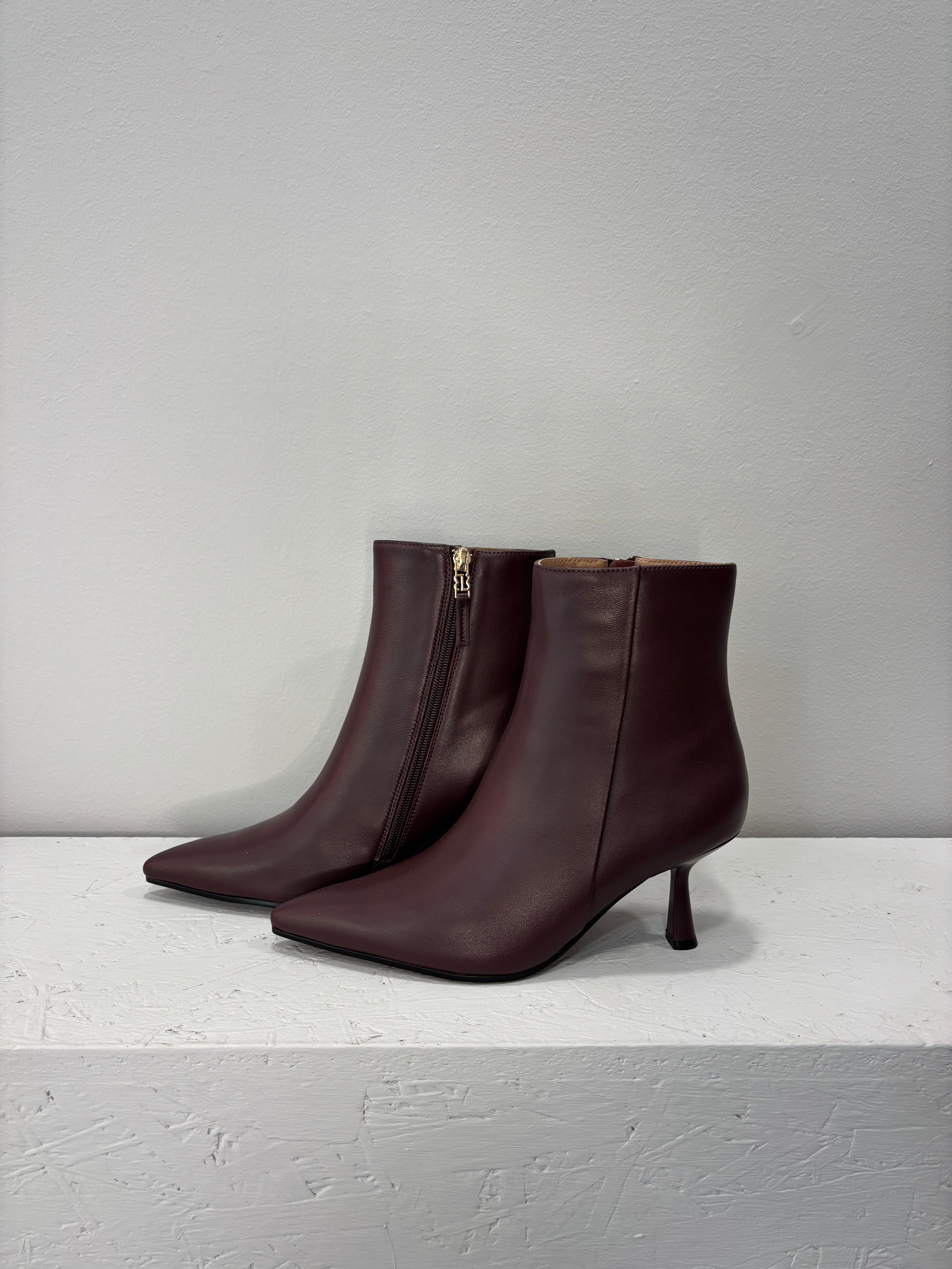 Stivaletto zip in pelle