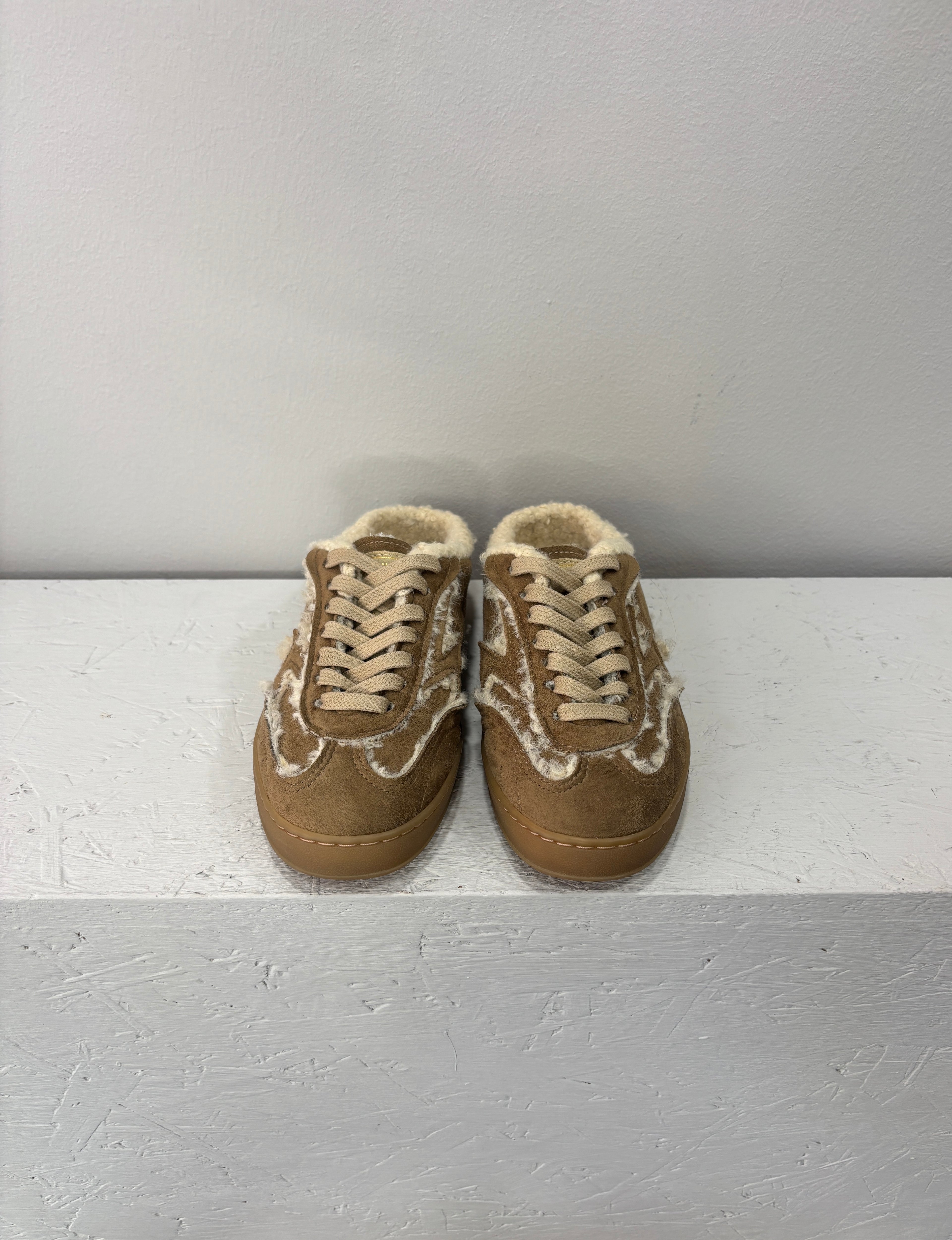 Sabot in suede con interno in montone