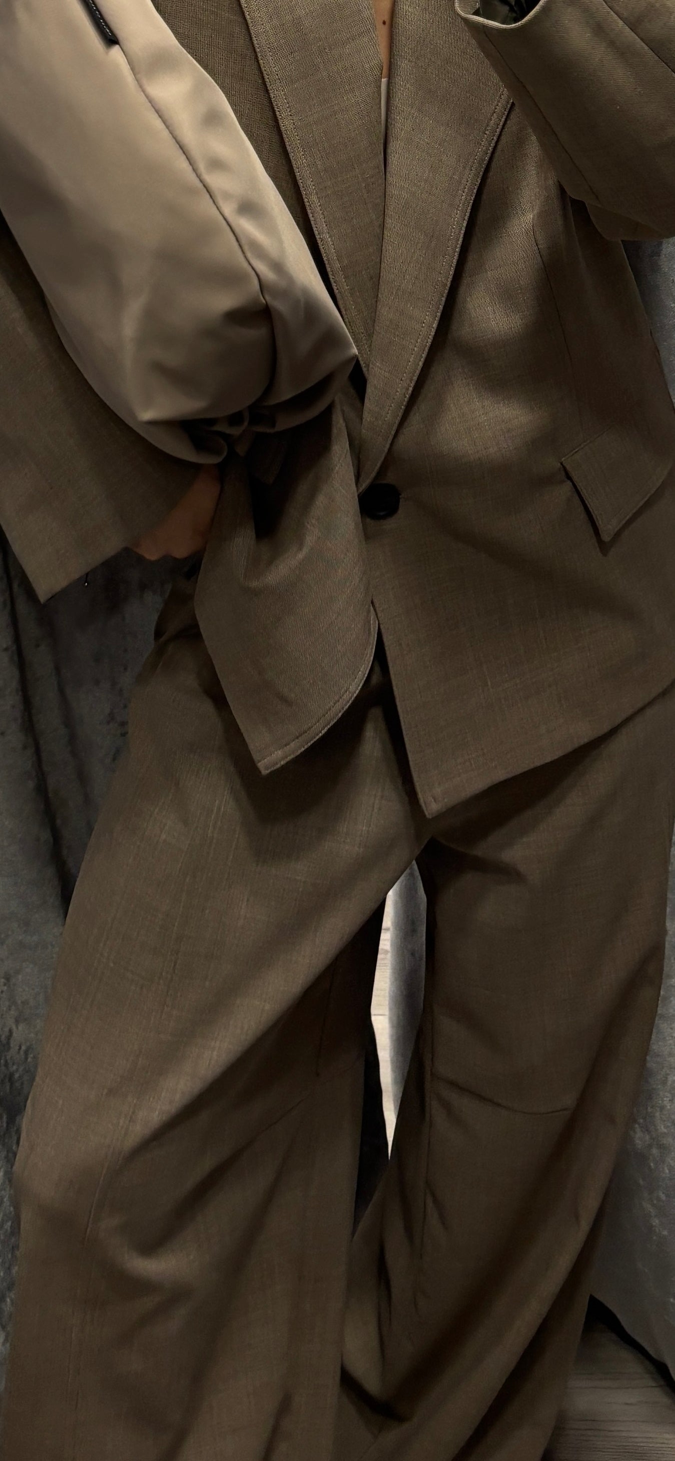 Pantaloni carrot con dettaglio