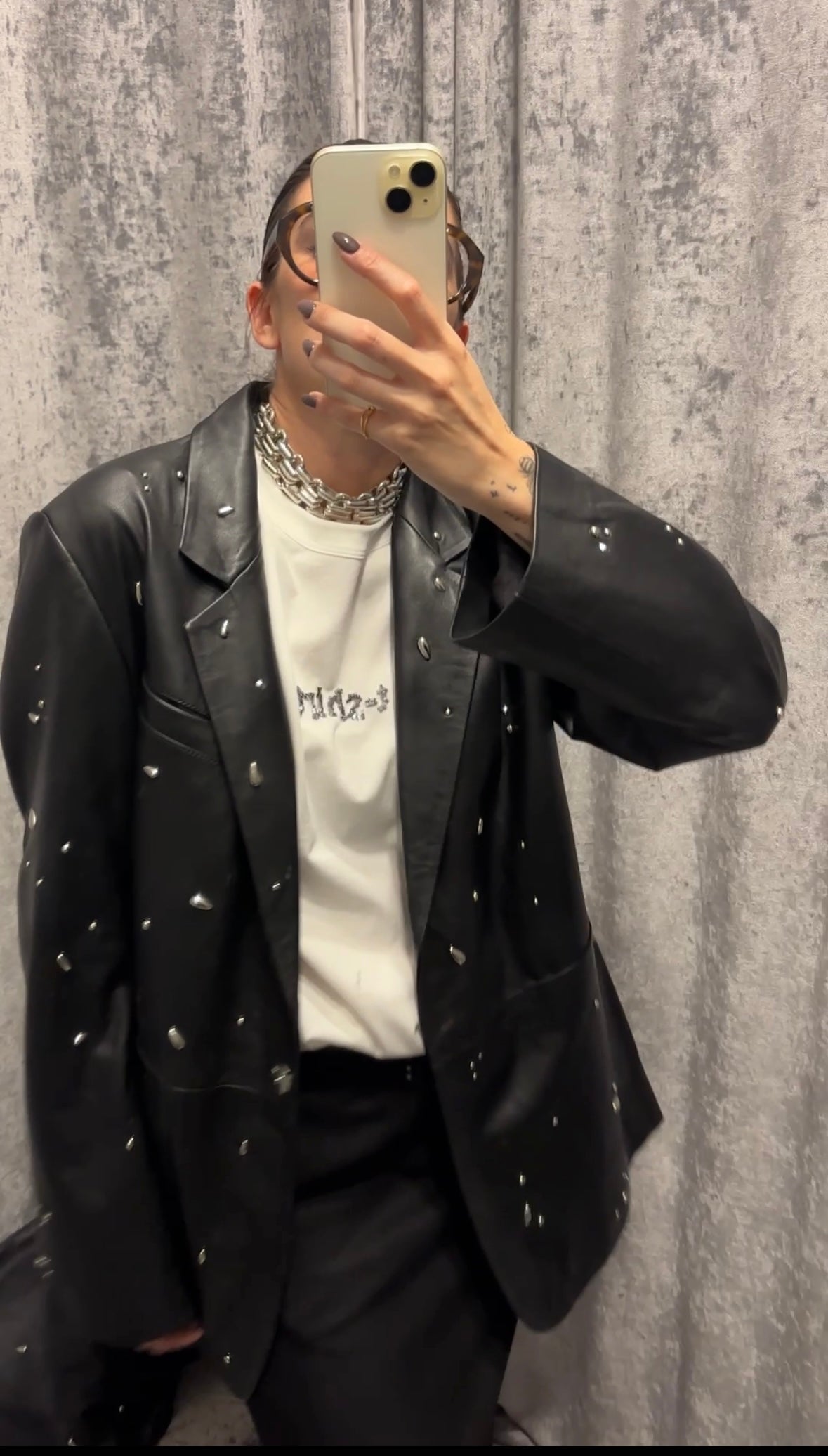 Blazer in pelle con borchie
