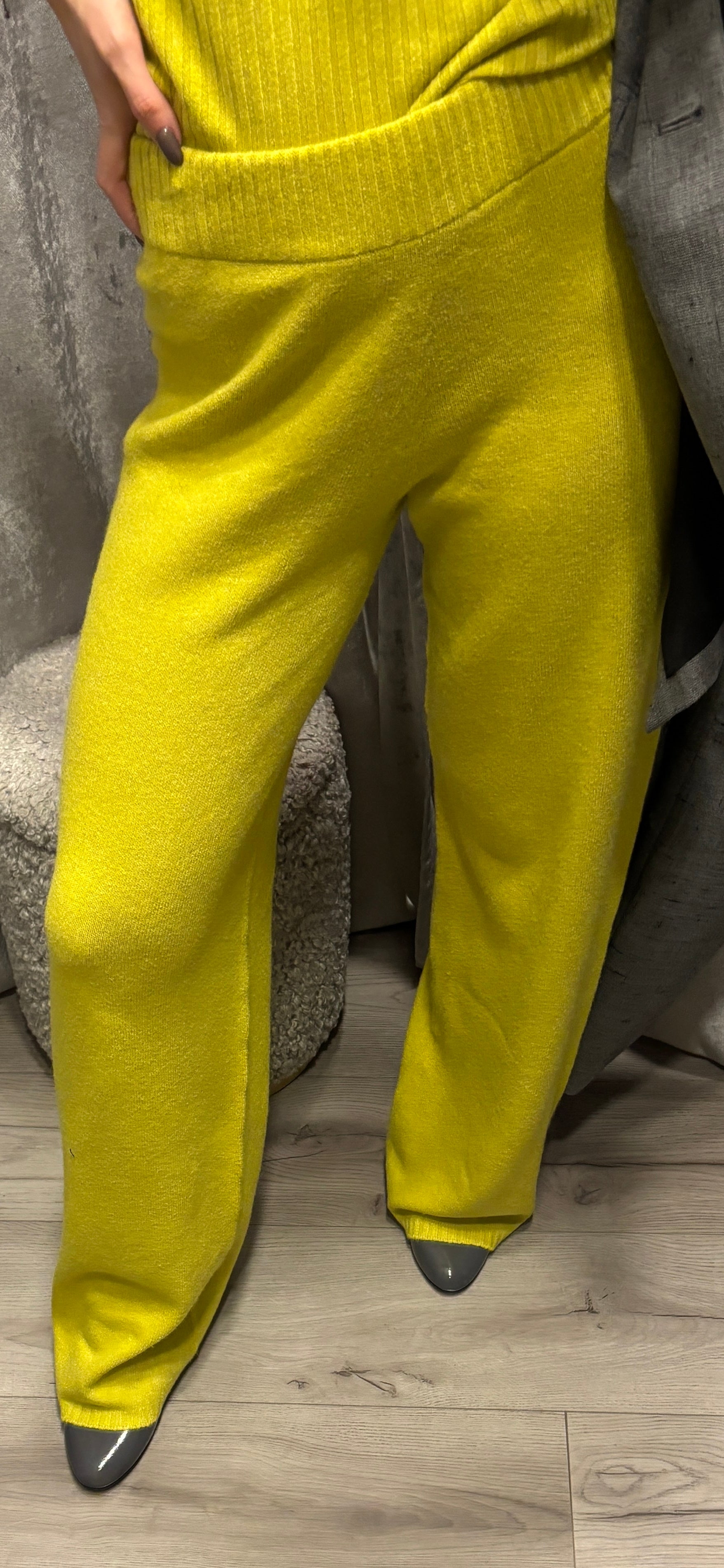 Pantalone in maglia con elastico