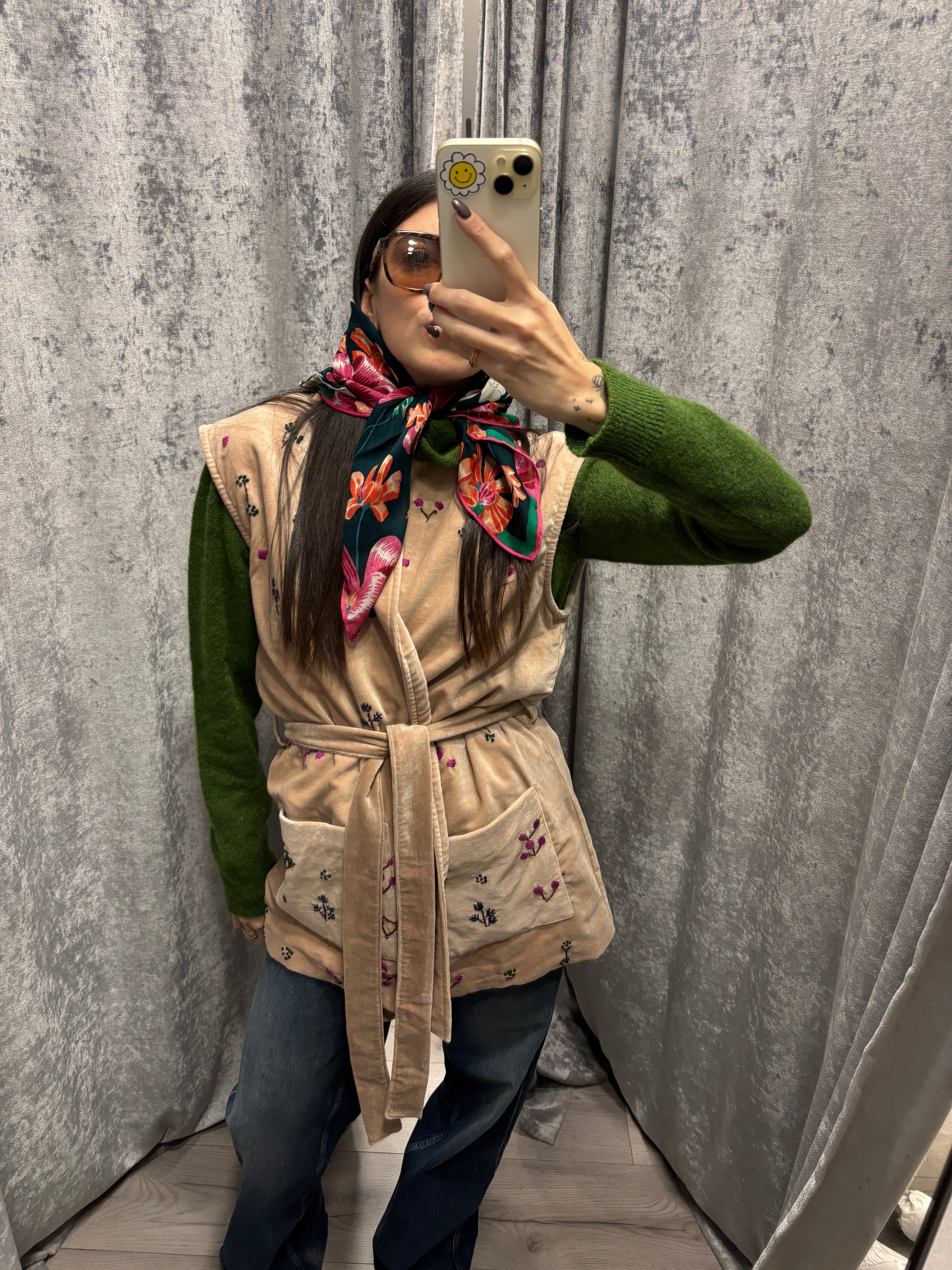 Gilet in velluto con ricami e cintura