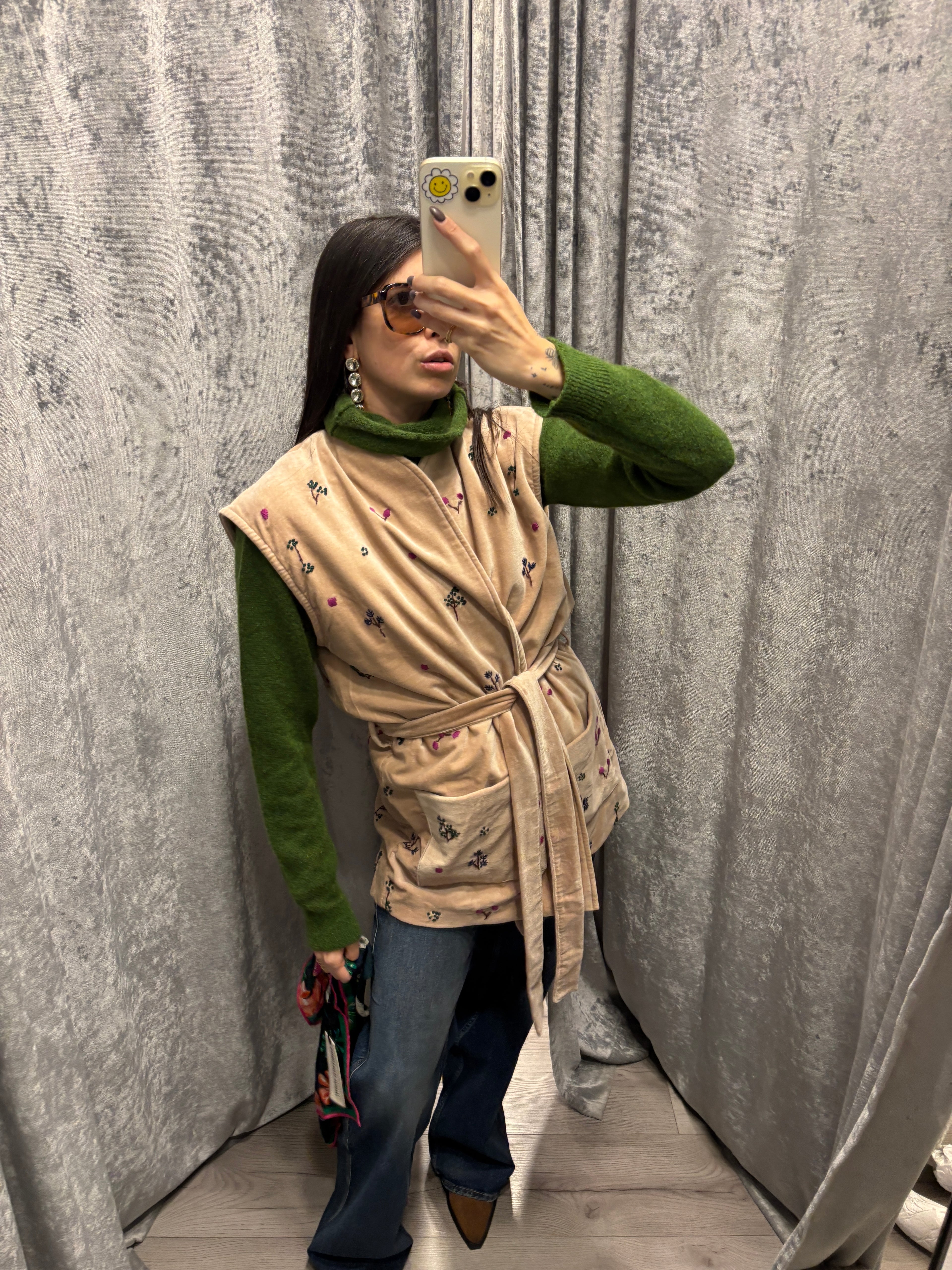 Gilet in velluto con ricami e cintura
