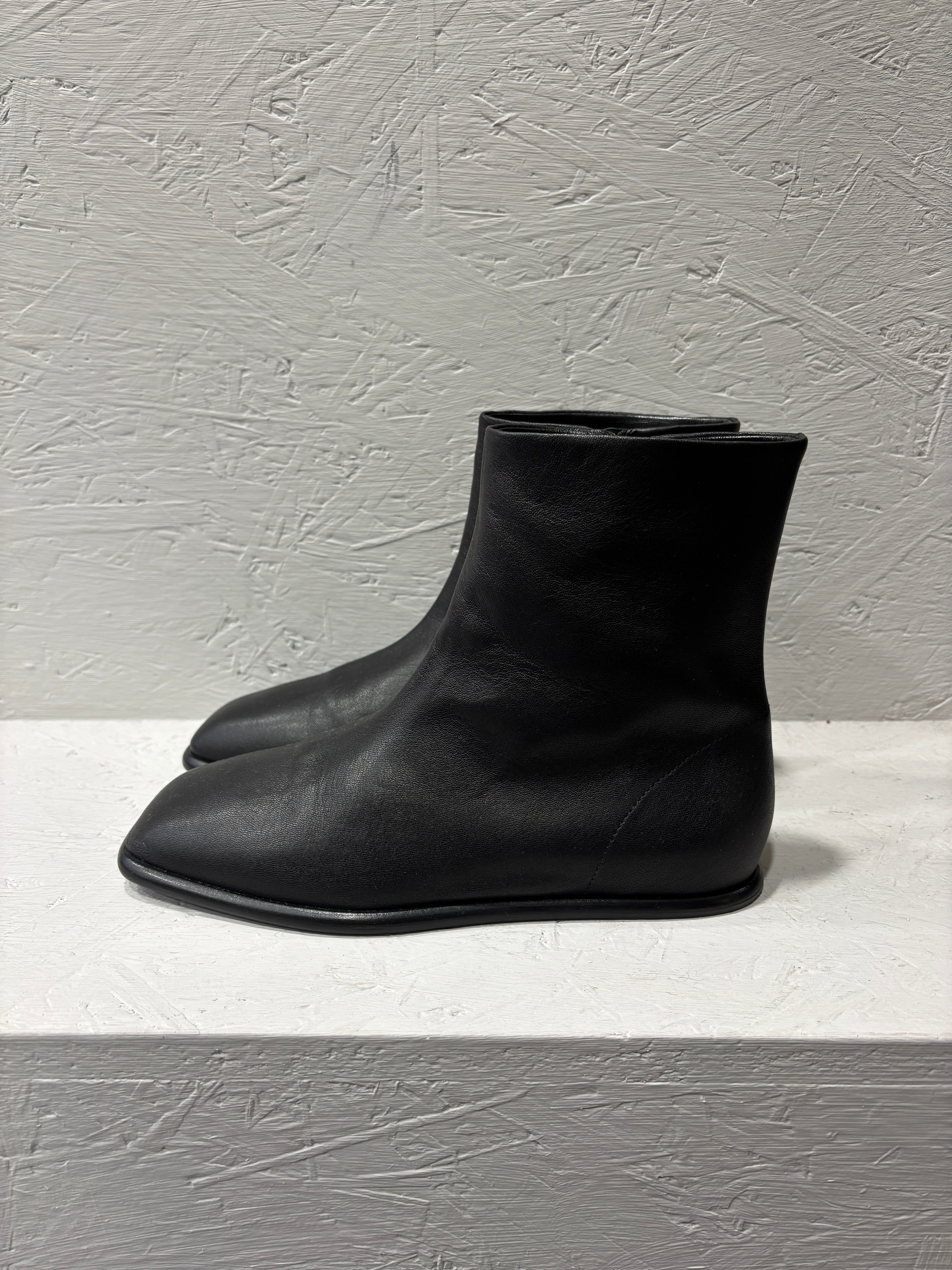 Stivaletto in pelle con zip