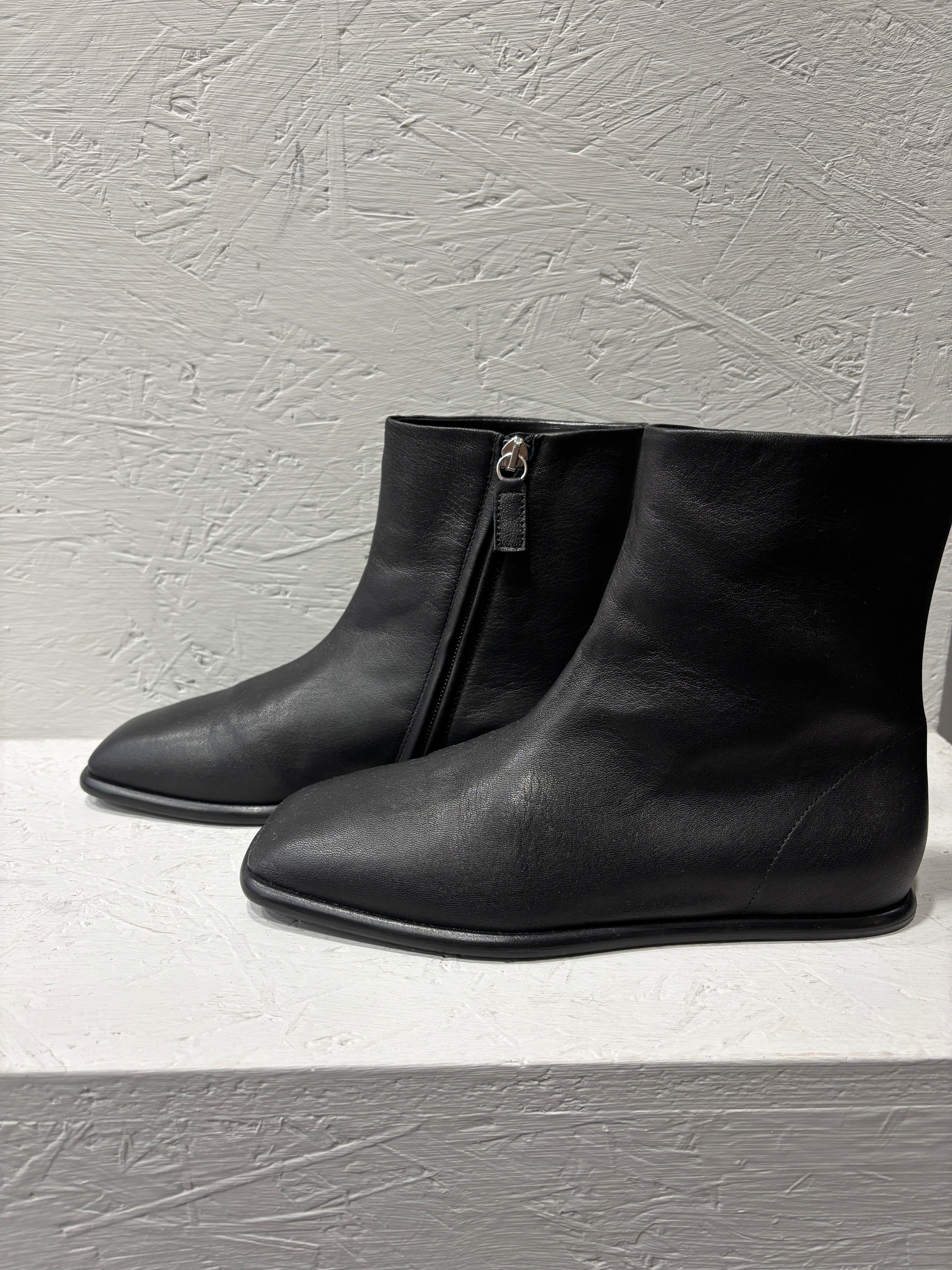 Stivaletto in pelle con zip
